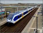 Einfahrt des Triebzuges 2620 als Stoptrein von Den Haag Centraal nach Roosendaal in den Bahnhof von Lage Zwaluwe am 10.03.2011. (Jeanny)