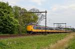 NS 4213, 4224 und 4050 sind als IC 1758 Enschede - Den Haag C am 11.05.17 in Hengelo unterwegs.