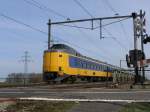 Zwei Koplopers mit IC 744 Groningen-Schiphol auf die Vechtbrcke bei Herfte am 2-4-2010.