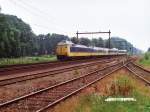 4207 + 4058 mit Intercity 1644 Enschede-Amsterdam CS bei Hengelo am 3-6-1999.