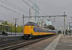 Ein NS koploper mit IC nach Zwolle, hier bei Einfahrt von Bf Tilburg am 8 okt 2011.