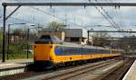 Halbstündlich verkehren ICM der NS von Venlo nach Den Haag, hier fahren die ICM 4250 und 4087 am 17.04.2015 aus der Abstellanlage in den Venloer Bahnhof ein