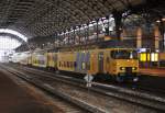 Doppelstock mit IC Zandvoort - Amsterdam in Hbf Haarlem am 12.02 2011.