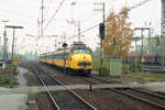 Abfahrt des Sonderzuges nach Amsterdam CS in Emmerich am 23.10.1988, Triebzug NS 1755. Es wurde eine Reisegruppe abgeholt welche mit DB 110 140-1 und 2 x Bcm angekommen war. Scanbild 7065, Kodak Ektacolor Gold.