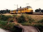 Triebwagen 384  Hundekopf  mit Zug 8050 Emmen-Zwolle in Marinberg am 06-07-1994.