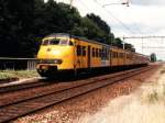 526 mit Regionalzug 3657 Zwolle-Roosendaal in Wijhe am 15-8-1994.