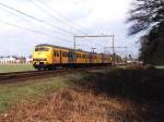 505 mit Eilzug 3651 Zwolle Roosendaal bei Dieren am 10-2-2000.