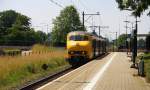 Plan V 472 mit Regionalzug aus Maastricht-Randwyck(NL) nach Roermond(NL) und fährt in Geleen-Lutterade ein und hält in Geleen-Lutterade(NL) und fährt dan weiter in Richtung Sittard(NL). 
Aufgenommen in Geleen-Lutterade(NL). 
Bei schönem Sonnenschein am Mittag vom 14.6.2015.