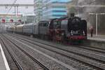 VSM 50 307 steht mit der Dampfpendelzug Christmas-express am 14 Dezember 2024 in Arnhem Centraal.