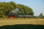 01 1075 mit Personenzug in Eerbeek, am 03.09.2022.