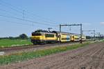 NS 1740 zieht einen Sprinter in Richtung Almelo (bei Borne, 14.05.18).