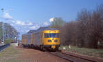 NS 176 als Zug 7838 Winterswijk - Zutphen. Ankunft am Bahnsteig. Nachschuss mit tele vom Bahnübergang aus in Lichtenvoorde-Groenlo, am 20.04.1997. Bild 7287. (mein letztes Bild des Fahrzeuges - noch im gleichen Jahr erfolgte die verschrottung). 