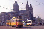 GVB 683 auf Linie 24 bei der Kamperbrug am Hbf in Amsterdam am 01.04.1999. Scanbild 7832, Fujichrome100.