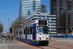 Tw. 918 erreicht als Linie 5 auf dem mit der Metrolinie M51 gemeinsam betriebenen Streckenteil die Haltestelle De Boelelaan. ( 11.04.2016 ) 