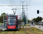 Die Straßenbahnlinie 17 wird mit neuen Fahrzeugen des Typs Siemens Avenio betrieben, von denen es bei HTM insgesamt 60 gibt. Fahrzeug 5032 an der Haltestelle Patentlaan (Europäisches Patentamt) am 25.8.2018