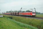 DB 189 033-4 und 189 044-1 mit Zug 48715 (Maasvlakte - Dillingen) bei Rumpt, 05.09.2024. Wageneinheiten Falrrs153. Bild 23242.