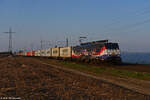 Am Abend des 06.03.2022 ist 189 213 (DISPO, Linked by Rail) bei Hürth auf der linken Rheinstrecke in Richtung Süden unterwegs.