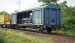 Strukton 23 84 2255 001-8 als Beiwagen zum Bettungsreinigungszug. Strukton besitzt 2 stück dieser Wagen, typ Hbis erbaut von Talbot in 1974, ex Railion, ex NS. Doetinchem, 22.08.2009. Scanbild 17415.