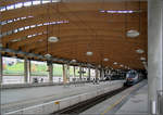 Oslo Lufthavn - 

Einfahrt eines Airport Express Trains in die Bahnsteighalle. 

04.09.2004 (J)

