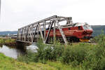 Lok Di 4 655 fährt mit dem R471 von Trondheim nach Bodö kurz nach Bjerka über diese fotogene Brücke. Bjerka, 23.8.2024