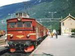 El9 2063 steht abfartbereit mit seine regionalzug nach der 20,2 km entferne bahnhof Myrdal.