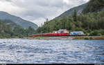 Vy El 18 2245 mit Regiontog Oslo - Bergen am 22. August 2019 zwischen Evanger und Bolstadøyri.