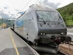 Auf der Strecke der Bergenbahn steht am 18. Juni 2022 EL 18 2262 im Bahnhof von Gol.