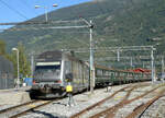 Schlusslok El 18 2252 ist mit dem Touristenzug von Myrdal in Flam eingefahren und wartet in der Nachmittagssonne auf die nächste Fahrt bergwärts.