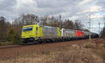 119 008 der Rheincargo führte neben 2 Schwesterloks auch einen Kesselwagenzug am 01.01.18 durch Burgkemnitz Richtung Bitterfeld. Es wurde auf das Gegengleis gewechselt um die vorausfahrende S-Bahn zu überholen. 