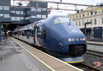 Fernverkehrszug nach Oslo wartet im Bahnhof Trondheim S auf die Abfahrt. Trondheim, 26.8.2024