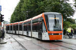 Strassenbahn Nr. 212 der Linie 2 nach Bergen Sentrum fährt über den Spurwechsel auf Ablenkung in die Endstation ein. Bergen, 2.9.2024