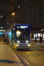 OSLO (Provinz Oslo), 12.09.2016, Wagen 170 als Linie 13 nach Bekkestua bei der Einfahrt in die Haltestelle Nationalteatret