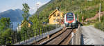 Vy BM 75 570 verlässt am 25. August 2019 als Lokaltog Myrdal - Bergen den Bahnhof Trengereid.