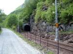 Eins der 20 Tunnels, zwischen Berekvam und Blomheller, die gesammte Tunnellnge der Strecke betrgt etwa 6 km. Der   Fahrweg ist nur fr Anliegerverkehr zugelassen, mir ist nur ein Traktor begegnet.