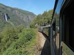 Auf einer Streckenlänge von 20 km überwindet die Flåmsbahn zwischen den Endbahnhöfen Flåm und Myrdal einen Höhenunterschied von 864 m.