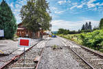 Blick auf den Bahnhof Stoob am 5.8.2017.
Seit dem 15. Dezember 2013 ist hier der Güterverkehr der ÖBB eingestellt und die Strecke stillgelegt.
Heute fahren hier nur noch Fahrraddraisinen der Sonnenland-Draisinentour von Oberpullendorf nach Neckenmarkt-Horitschon.