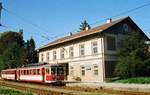 20.09.2003 , Im Seebahnhof Gmunden am Traunsee steht ein abfahrbereiter Zug der Traunsee-Tram nach Vorchdorf. Tw 23111 war bis 2011 im Einsatz