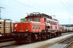 Ein Lokführer verlässt seine Lokomotive (August 1983): Arnoldstein Verschiebebahnhof und ÖBB-Lok 1020.26  