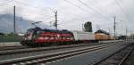 1116 138-9 ``Heeres-Sport`` der BB zieht am 8.10.2013 einen Containerzug von Innofreight durch den Bahnhof Brixlegg, bis Jenbach.