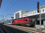 CD-Railjet nach Prag mit 1216 229 wartet auf Abfahrt auf Gleis 1 im Hauptbahnhof Graz, 30.6.19     Video der Abfahrt    