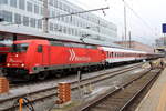 Der DRV13489  Schnee Express  von Hamburg nach Bludenz an diesem Tag mit 2 Zusatzwaggons. Aufgenommen am Innsbrucker Hbf am 10.2.2018