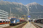 Hier zusehen ist 1216 249 am 3.10.23 mit einem Railjet im Innsbrucker Hauptbahnhof.