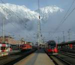 Innsbruck: 1116 und 1044 mit EC 164 Kaiserin Elisabeth nach Zrich, 4024 nach Brenner/Brennero und frisch verschneite Berge im Hintergrund.
7. Nov. 2009