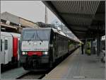Der DB/BB EC aus Milano, gezogen von E 189 910 NC (ES 64 F 4-010) ist am 22.12.09 mit einer Versptung von 140 Minuten in den Hauptbahnhof von Innsbruck eingefahren. (Hans)