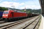 Am 12.6.2011 ist 185 350-6 der DB mit einem leeren Schrottzug von Deutschland Richtung Italien unterwegs. In Kufstein (Bild) ist Lokwechsel auf eine 186 von Railpool.