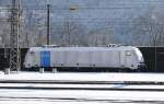186 251-5 von Railpool steht schon seit ein paar Tagen im Kufsteiner Bahnhof auf dem Abstellgleis. Fotografiert am 25.1.2012 bei schnem Winterwetter.