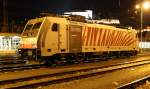 186 283-8 der Rail Traction Company wartet am Abend des 13.12.2011 auf Ihren Einsatz im Bahnhof Kufstein.