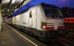 Der Vectron 193 901-6 von Siemens steht am Morgen des 20.12.2014 am Schneeexpress DRV13489 von Hamburg nach Mallnitz Obervellach.