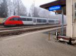 5022 011-0  Schlägl  kann aufgrund eines Eisenbahnkreuzungsunfalles seine Reise nach Simbach nicht fortsetzen, und wartet bei dichtem Nebel am Bhf.