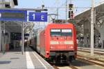 Die 101 072-7 mit EC im Hbf. Salzburg am 03.08.2014